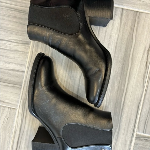 SOLD CHANEL black leather ankle boots size logo 38.5 8.5 - Picture 5 of 11